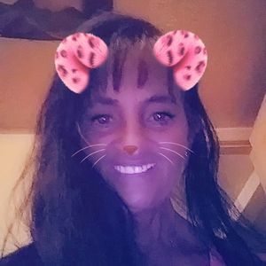 Meet your Posher, Deedee